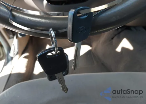 2002 Ford Crown Victoria Standard из США, поврежденный, VIN 2FAFP73W32X147650